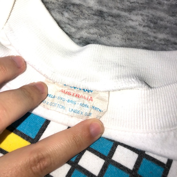 Thrifted Sydney Opera House Graphic Tee - Picture 5 of 5